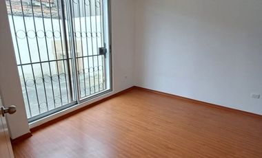 Casa una planta amplio jardín un dormitorio un parqueadero en la Armenia $240 incluida alicuota.