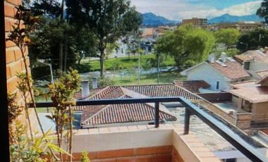 Amplio y lujoso departamento en venta 188m2 Av. Paseo Tres de Noviembre - Cuenca