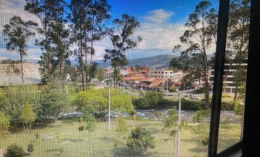 Amplio y lujoso departamento en venta 188m2 Av. Paseo Tres de Noviembre - Cuenca