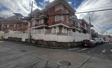 casa Rentera en venta de 3 departamentos sector pencas San Sebastián