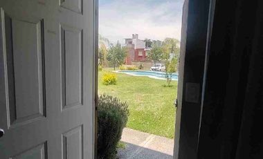 Casa literalmente frente alberca dos recámaras para crédito Infonavit