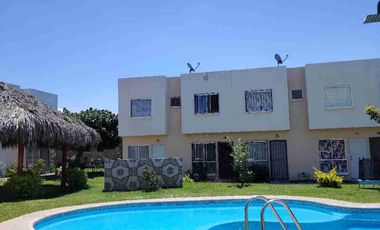 Casa literalmente frente alberca dos recámaras para crédito Infonavit