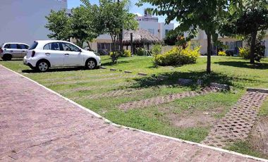 Casa literalmente frente alberca dos recámaras para crédito Infonavit