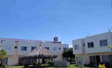 Casa literalmente frente alberca dos recámaras para crédito Infonavit