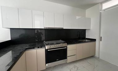 CASA NUEVA  DE LUJO EN VENTA EN CAPITAL NORTE COTO ALICANTE