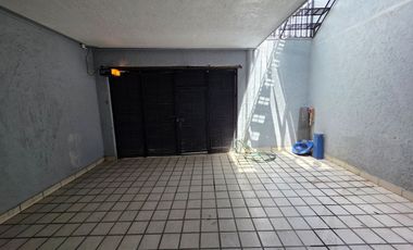 CASA HABITACIÓN EN VENTA EN: Genaro Vega Salazar No. 2518 Col. Heliodoro Hernández Loza, Guadalajara, Jal.