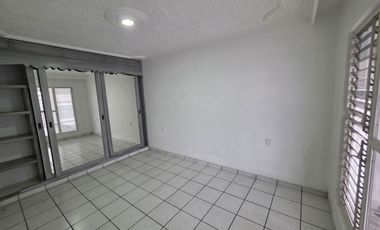 CASA HABITACIÓN EN VENTA EN: Genaro Vega Salazar No. 2518 Col. Heliodoro Hernández Loza, Guadalajara, Jal.
