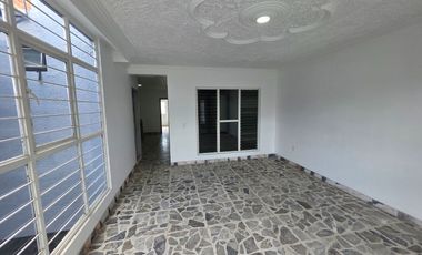 CASA HABITACIÓN EN VENTA EN: Genaro Vega Salazar No. 2518 Col. Heliodoro Hernández Loza, Guadalajara, Jal.