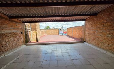 CASA HABITACIÓN EN VENTA EN: Genaro Vega Salazar No. 2518 Col. Heliodoro Hernández Loza, Guadalajara, Jal.