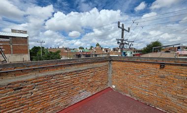 CASA HABITACIÓN EN VENTA EN: Genaro Vega Salazar No. 2518 Col. Heliodoro Hernández Loza, Guadalajara, Jal.