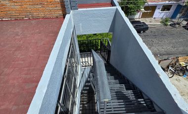CASA HABITACIÓN EN VENTA EN: Genaro Vega Salazar No. 2518 Col. Heliodoro Hernández Loza, Guadalajara, Jal.