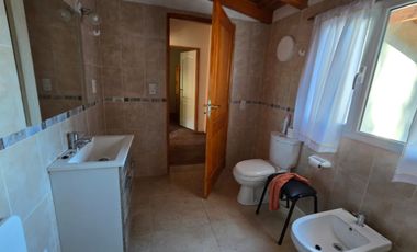 CASA CON AMPLIO TERRENO EN ESQUEL, CHUBUT