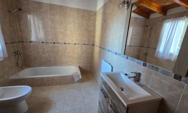 CASA CON AMPLIO TERRENO EN ESQUEL, CHUBUT