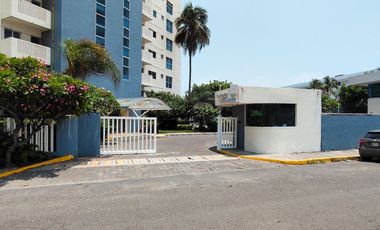 Departamento en 5to. piso de 3 recámaras en Torre Veramar con hermosa vista al mar