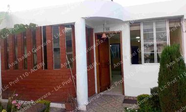 Venta de casa pequeña en conjunto cerrado El Milagro