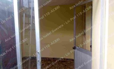 Venta de casa pequeña en conjunto cerrado El Milagro