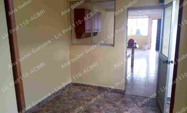 Venta de casa pequeña en conjunto cerrado El Milagro