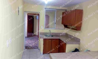 Venta de casa pequeña en conjunto cerrado El Milagro