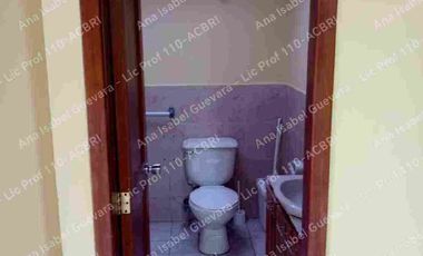 Venta de casa pequeña en conjunto cerrado El Milagro