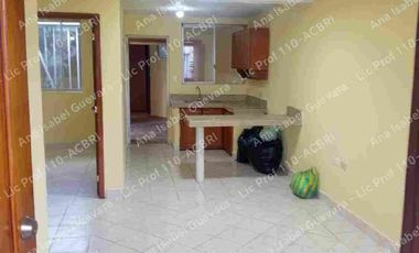 Venta de casa pequeña en conjunto cerrado El Milagro