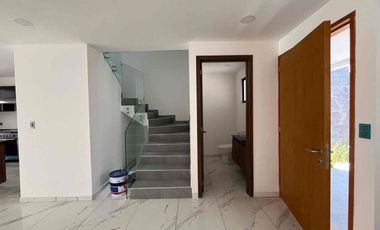 HERMOSA CASA EN VENTA CEMENTERA