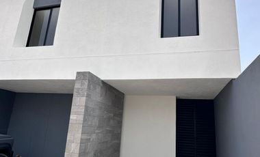 Casa en Venta en Priv. Cimera a 5 min de Villamagna