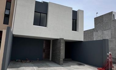 Casa en Venta en Priv. Cimera a 5 min de Villamagna