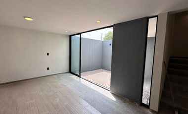 Casa en Venta en Priv. Cimera a 5 min de Villamagna