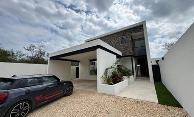 CASA EN VENTA MERIDA, ZONA CPUNTRY, PRIVADA PROVINCIA CON CAMPO DE GOLF, ENTREGA INMEDIATA. VENTA