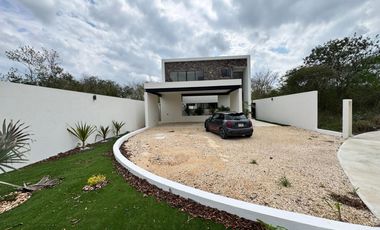 CASA EN VENTA MERIDA, ZONA CPUNTRY, PRIVADA PROVINCIA CON CAMPO DE GOLF, ENTREGA INMEDIATA. VENTA