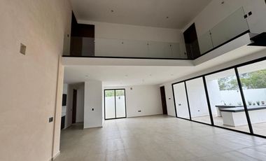 CASA EN VENTA MERIDA, ZONA CPUNTRY, PRIVADA PROVINCIA CON CAMPO DE GOLF, ENTREGA INMEDIATA. VENTA