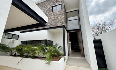 CASA EN VENTA MERIDA, ZONA CPUNTRY, PRIVADA PROVINCIA CON CAMPO DE GOLF, ENTREGA INMEDIATA. VENTA