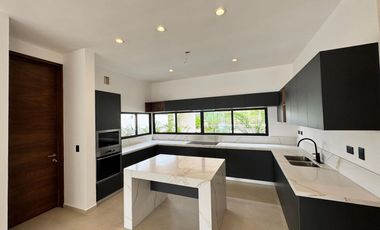 CASA EN VENTA MERIDA, ZONA CPUNTRY, PRIVADA PROVINCIA CON CAMPO DE GOLF, ENTREGA INMEDIATA. VENTA