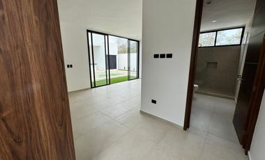 CASA EN VENTA MERIDA, ZONA CPUNTRY, PRIVADA PROVINCIA CON CAMPO DE GOLF, ENTREGA INMEDIATA. VENTA