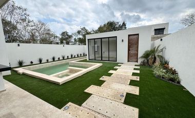 CASA EN VENTA MERIDA, ZONA CPUNTRY, PRIVADA PROVINCIA CON CAMPO DE GOLF, ENTREGA INMEDIATA. VENTA