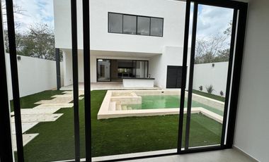 CASA EN VENTA MERIDA, ZONA CPUNTRY, PRIVADA PROVINCIA CON CAMPO DE GOLF, ENTREGA INMEDIATA. VENTA