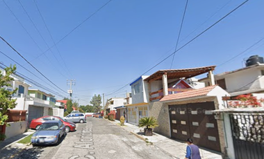 . ¡¡HERMOSA Y AMPLIA CASA EN UNA DE LAS MEJORES ZONAS DE COACALCO!!