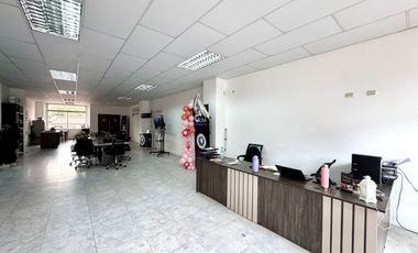 En Venta Local Comercial Sector Av Gonzalez Suarez