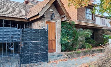 Castelar Norte - Venta - Chalet 7 Ambientes