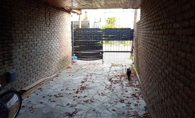 Castelar Norte - Venta - Chalet 7 Ambientes