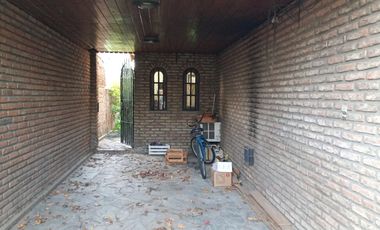 Castelar Norte - Venta - Chalet 7 Ambientes