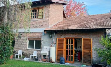 Castelar Norte - Venta - Chalet 7 Ambientes
