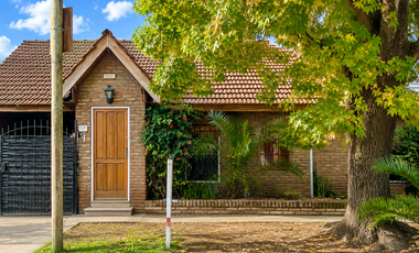 Castelar Norte - Venta - Chalet 7 Ambientes