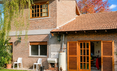 Castelar Norte - Venta - Chalet 7 Ambientes