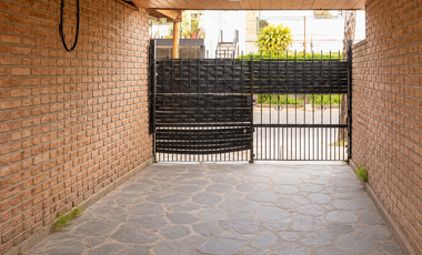 Castelar Norte - Venta - Chalet 7 Ambientes