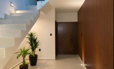 ¡VENDO CASA CON EXCELENTES ACABADOS Y TOTALMENTE EQUIPADA!