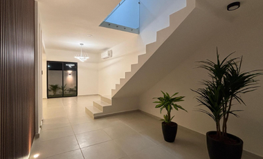 ¡VENDO CASA CON EXCELENTES ACABADOS Y TOTALMENTE EQUIPADA!