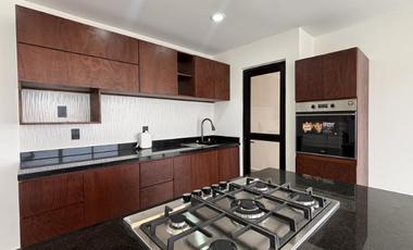 ¡VENDO CASA CON EXCELENTES ACABADOS Y TOTALMENTE EQUIPADA!