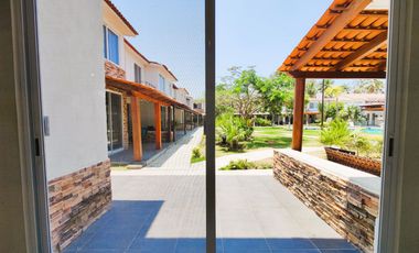 Casa en venta en Villas Paradiso, Puerto Vallarta, seguridad y alberca