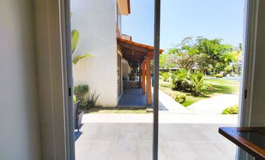 Casa en venta en Villas Paradiso, Puerto Vallarta, seguridad y alberca